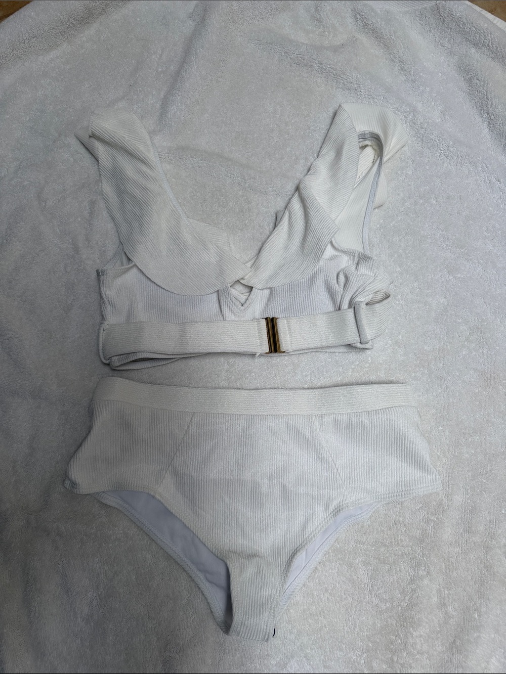 White Ribbed Two-Piece Bikini Set with Buckle Detail